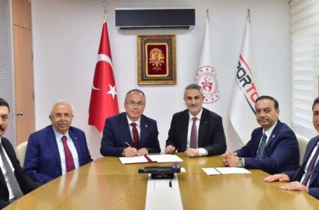 SİVAS’TA SPOR YATIRIMLARI HIZ KESMEDEN DEVAM EDİYOR. SPOR ALTYAPISININ GÜÇLENDİRİLMESİNE YÖNELİK ÇALIŞMALAR KAPSAMINDA, ZARA İLÇESİNE KAZANDIRILMASI PLANLANAN YARI OLİMPİK YÜZME HAVUZU PROJESİ İÇİN ÖNEMLİ BİR ADIM ATILDI. (OĞUZHAN SARZEP/SİVAS-İHA)